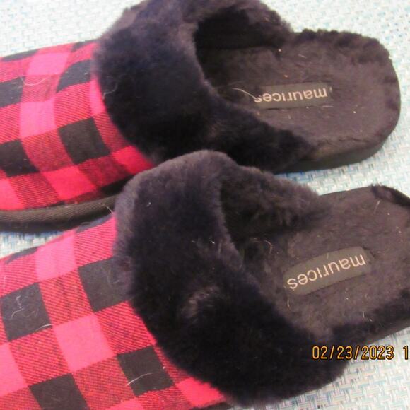 Size 7 Buffalo Check Slip-On Slides - Picture 2 of 3